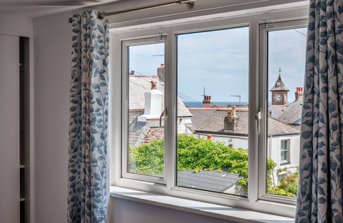 Kingsand House | Wonderful villa for 6 guests with WIFI, terrace, pets allowed and parking