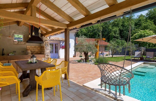 Mucici House | Wonderful villa for 6 people with private pool, A/C, WIFI, TV, patio, pets allowed and parking