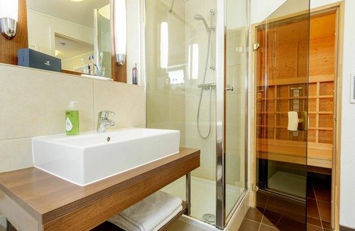 Nohfelden House | Wonderful villa for 6 guests with pool, hot tub, WIFI, TV, terrace and parking