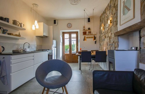 Mologno House | Wonderful villa for 4 guests with WIFI, private pool, TV, patio, pets allowed and parking