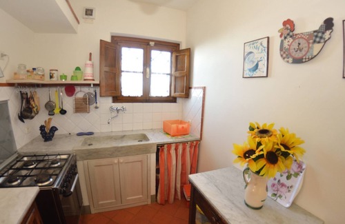 San Gennaro Villa | Wonderful villa for 4 guests with TV, terrace, pets allowed and parking, close to Lucca