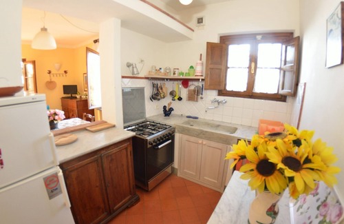 San Gennaro Villa | Wonderful villa for 4 guests with TV, terrace, pets allowed and parking, close to Lucca