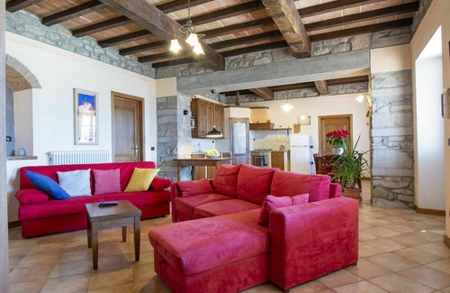 Caprignana Villa | Wonderful villa for 8 guests with private pool, WIFI, TV, patio and parking