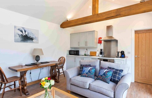 Thurlby House | Wonderful villa for 2 guests with WIFI, terrace, pets allowed and parking