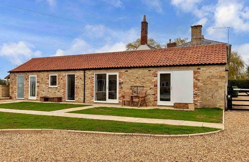 Thurlby House | Wonderful villa for 2 guests with WIFI, terrace, pets allowed and parking