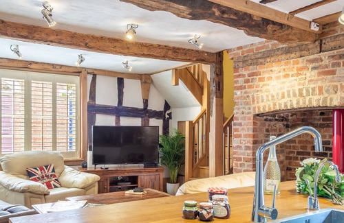 Hadleigh Cottage | Wonderful wooden beamed 17th century retreat - White Lion Cottage