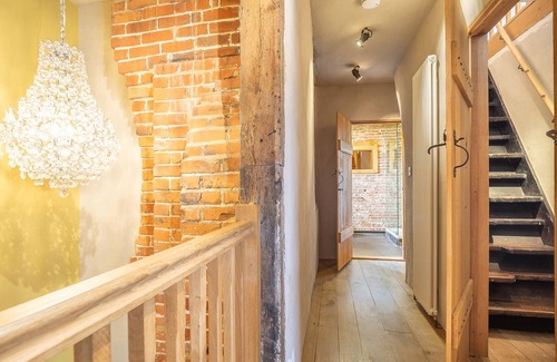 Hadleigh Cottage | Wonderful wooden beamed 17th century retreat - White Lion Cottage