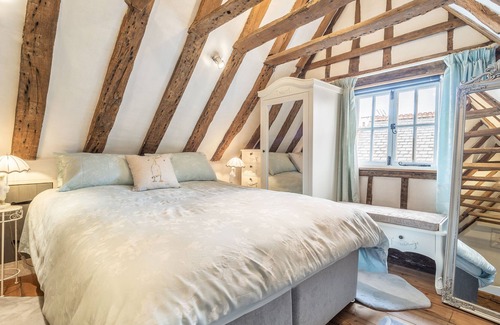 Hadleigh Cottage | Wonderful wooden beamed 17th century retreat - White Lion Cottage