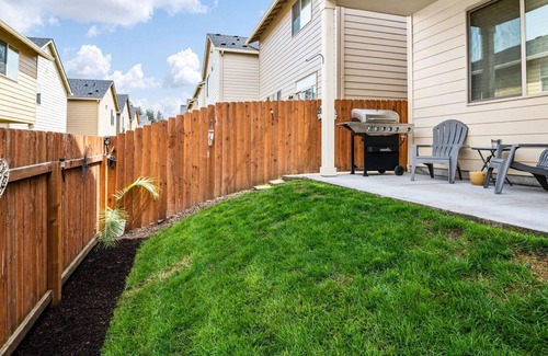 Hazel Dell South House | Wonderfully Appointed Suburban Home, Open Layout, Pet Friendly, Steps to Park, 5 Miles to Vancouver