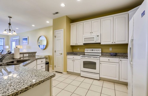 Sunset Island Condo | Wonderfully Located Bayside Home w/Shared Pool, Private W/D, Free WiFi
