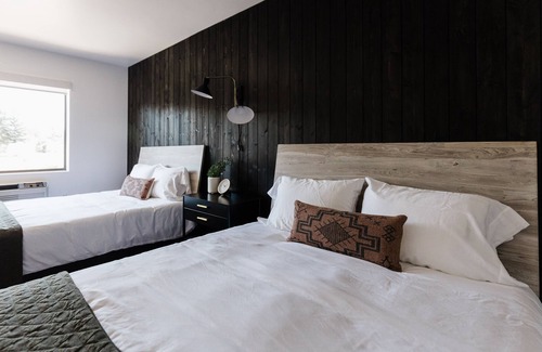 Columbia Falls Hotel | Wonderstone Double Queen Guest Room