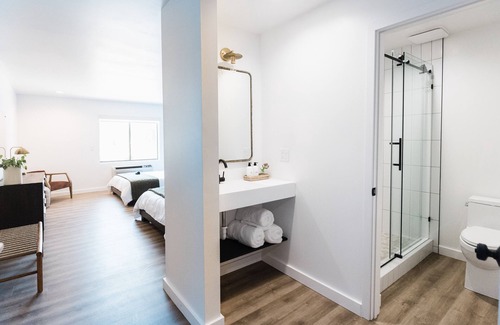 Columbia Falls Hotel | Wonderstone Double Queen Guest Room