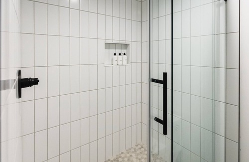 Columbia Falls Hotel | Wonderstone Double Queen Guest Room