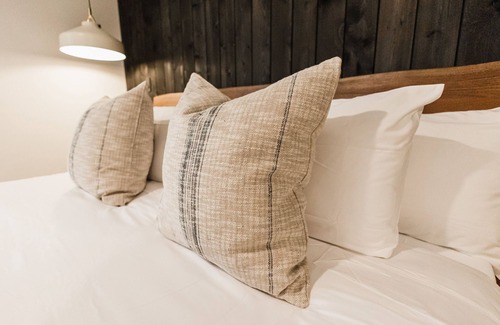 Columbia Falls Hotel | Wonderstone One Bedroom Suite w/Kitchen