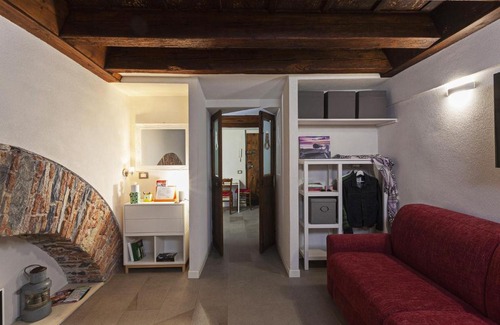Genoa Historical Centre Apartment | Wood and Stone Apartment in the historical center