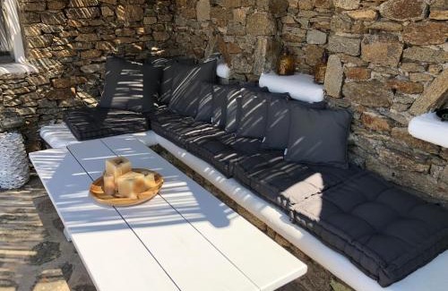 Faros Armenistis House | Wood and Stone