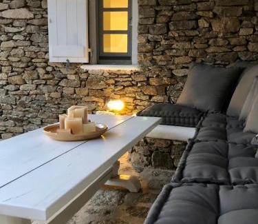 Faros Armenistis House | Wood and Stone