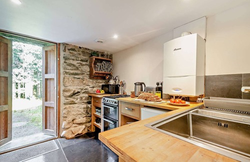 Dolgellau House | Woodlands Paradise - One Bedroom House, Sleeps 2