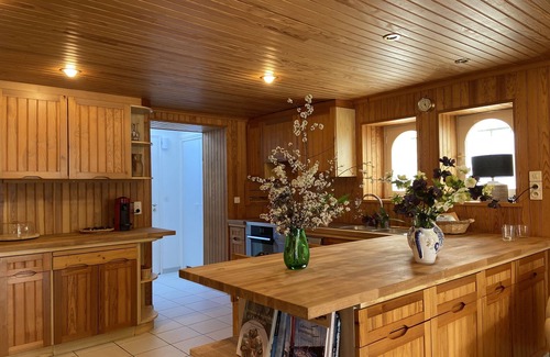 Finistere House | wood-panelled sailor's cottage a stone's throw from the port