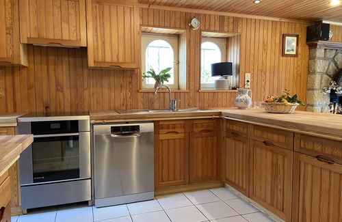 Finistere House | wood-panelled sailor's cottage a stone's throw from the port
