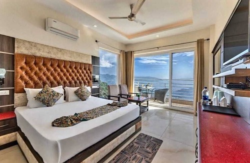 Kumarhatti Hotel | Wood Stock