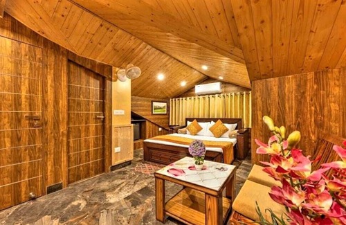 Kumarhatti Hotel | Wood Stock