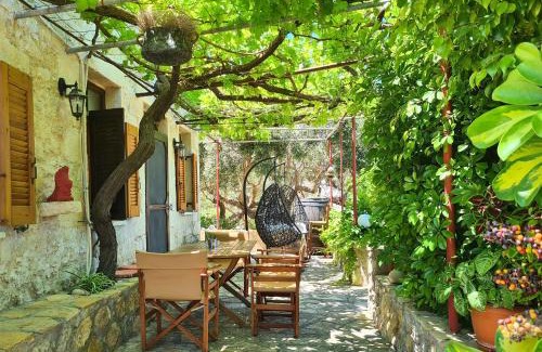 Gramvousa House | Wood & Stone
