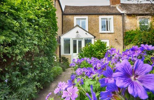 Bourton House | Woodbine Cottage