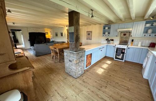 Limestone Brae House | Woodbine Cottage