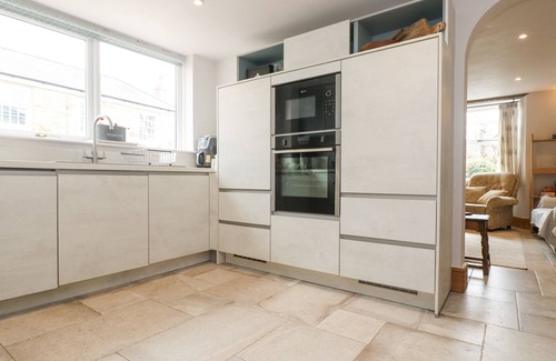 Mylor Bridge House | WOODBINE COTTAGE, pet friendly, with open fire in Mylor Bridge
