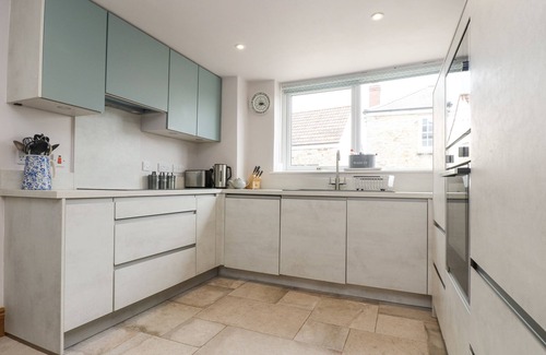 Mylor Bridge House | WOODBINE COTTAGE, pet friendly, with open fire in Mylor Bridge