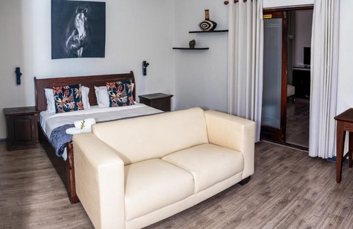 Milnerton Bed & Breakfast | Woodbridge Lodge