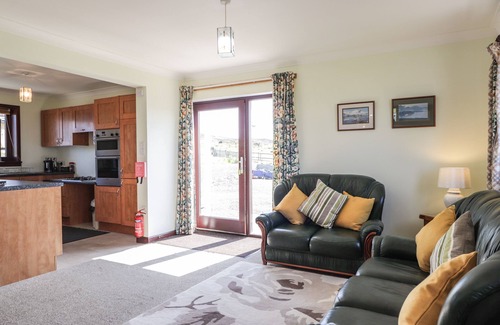 Hallin Cottage | WOODBURN COTTAGE, family friendly, with a garden in Dunvegan