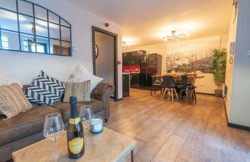 Lancaster Apartment | Woodbury 2-6