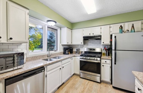 Woodbury Apartment | Woodbury Place, close St Paul, Stillwater, airport