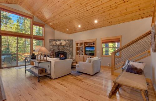 Truckee House | Woodcrest at Tahoe Donner 3BR with Pool Table - 3000 sq ft