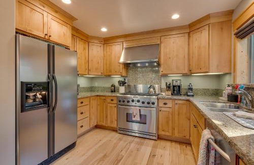 Truckee House | Woodcrest at Tahoe Donner 3BR with Pool Table - 3000 sq ft