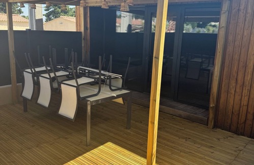 Chateauneuf-les-Martigues Ski Chalet | Wooden chalet rental