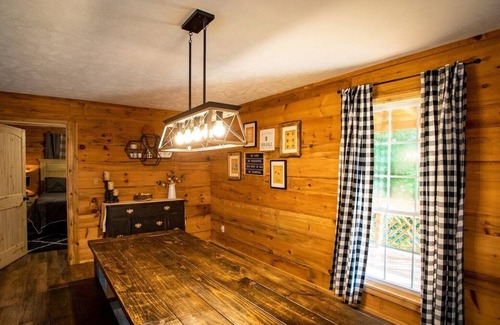Walland Cabin | Wooded cabin on 47ac. Pvt trails. 17 mins to GSMNP