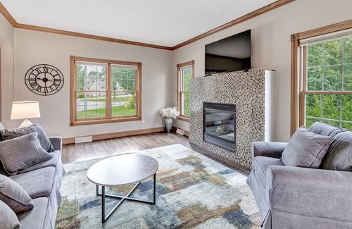Green Bay House | Wooded Cul-De-Sac Oasis