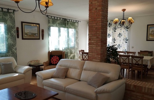 Toledo Ski Chalet | Wooded finca with house and pool in the city of Toledo