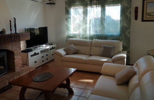 Toledo Ski Chalet | Wooded finca with house and pool in the city of Toledo