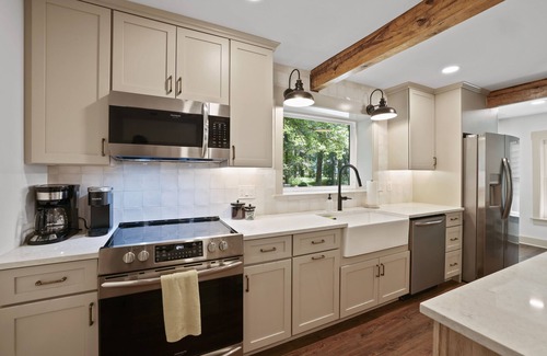 Leesburg House | Wooded Home + Cottage - newly remodeled w/WIFI, close to wineries!