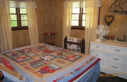 Franklin Cottage | Wooded property, Close to town