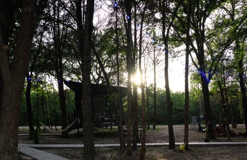 Alvord Cabin | Wooded Retreat w/Pond View near LBJ Grasslands - 4 Cabins/Sleeps 8