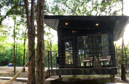 Alvord Cabin | Wooded Retreat w/Pond View near LBJ Grasslands - 4 Cabins/Sleeps 8