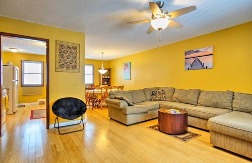 Lakewood Club House | Wooded Twin Lakes Retreat: 13 Mi to Lake Michigan!