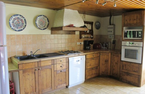 Moux-en-Morvan Ski Chalet | Wooden house with bird sounds on quiet property with free fishing