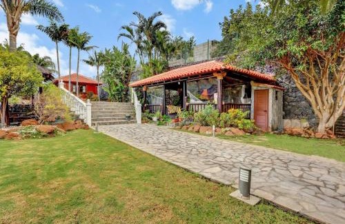 San Cristobal de La Laguna House | Wooden House with Private Pool Lush Garden