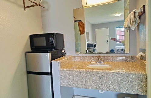 Sweet Home Hotel | Woodfield Inn & Suites Hotel O, Yoakum TX 111
